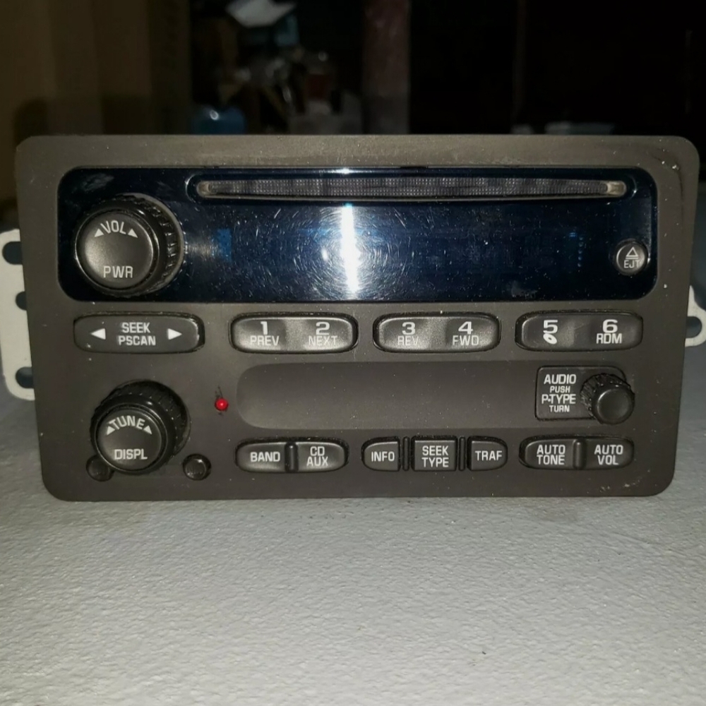2005 Monte Carlo Stock Delphi Delco Radio Used. Condition is "Used".